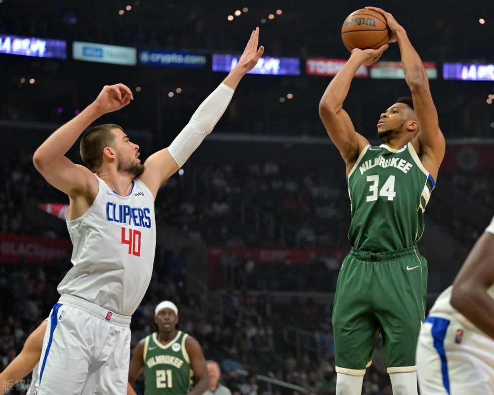 快船险胜雄鹿B队，锡安完成帽子戏法