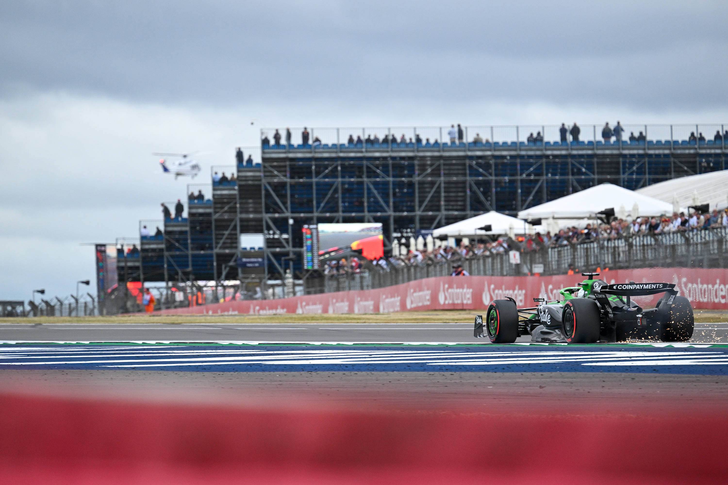 开云体育app-索伯车队翻盘雷诺车队，皮亚斯特里带队取胜