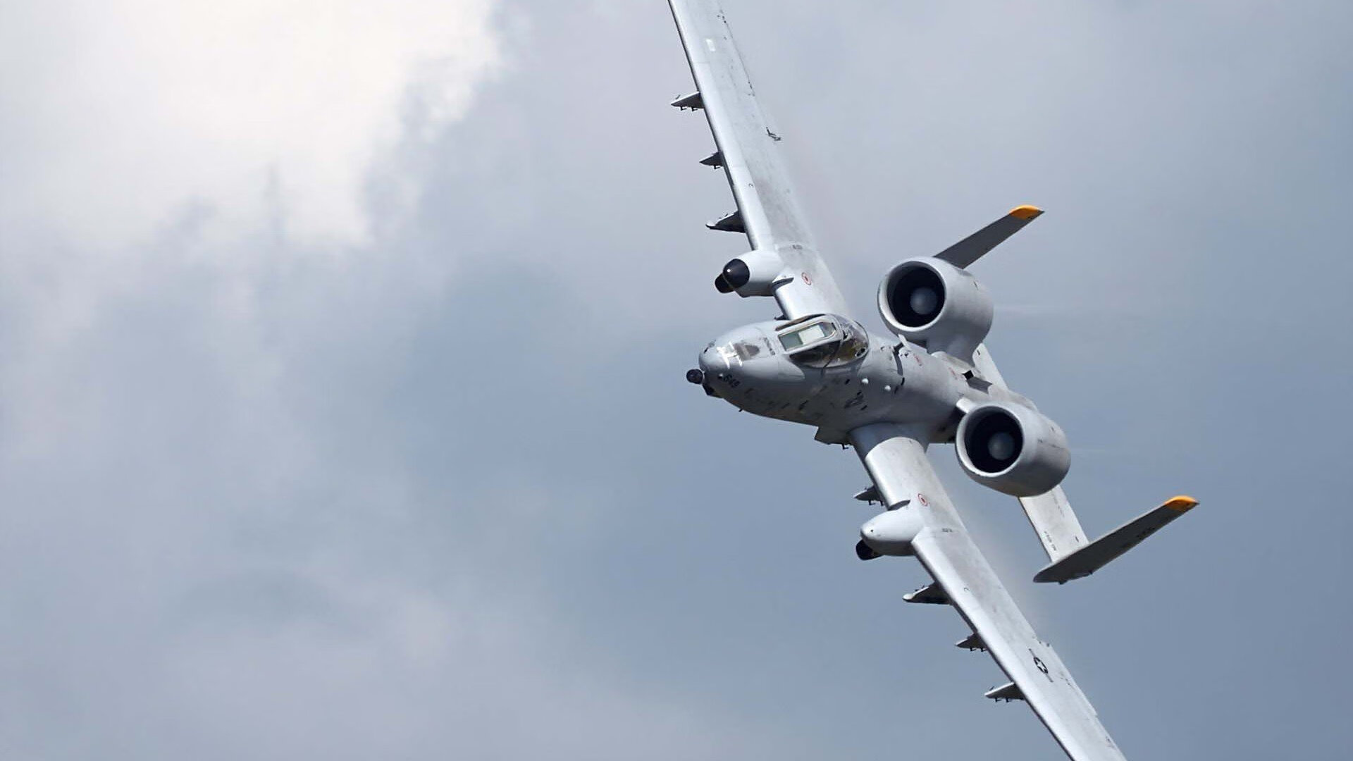 篮球明星驰骋F1赛道,德罗赞跨界称王,广东新疆上演速度与激情