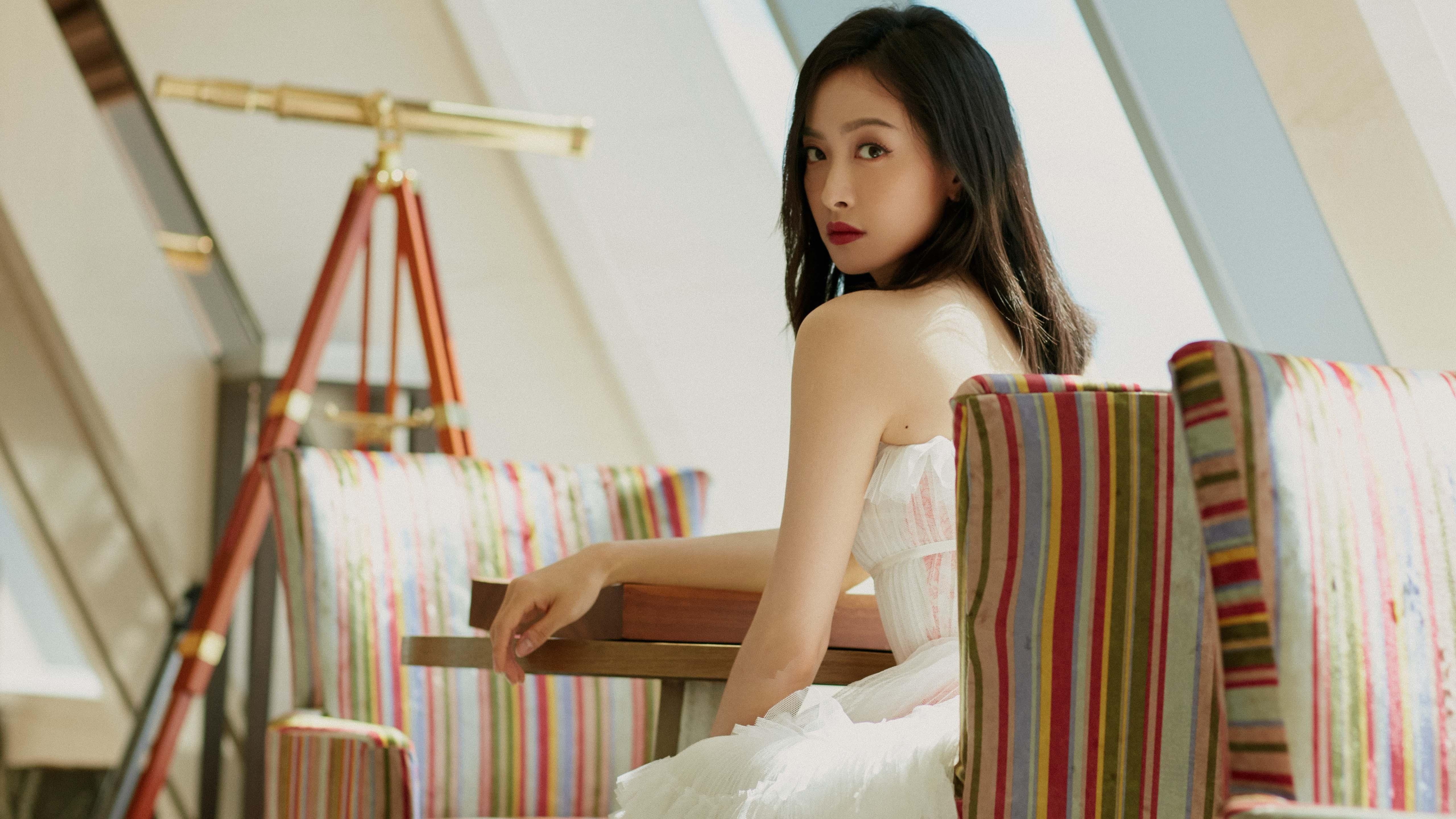 新疆戈壁惊现惊天隔扣!恩比德完美表现上演跨越世界的篮球对话