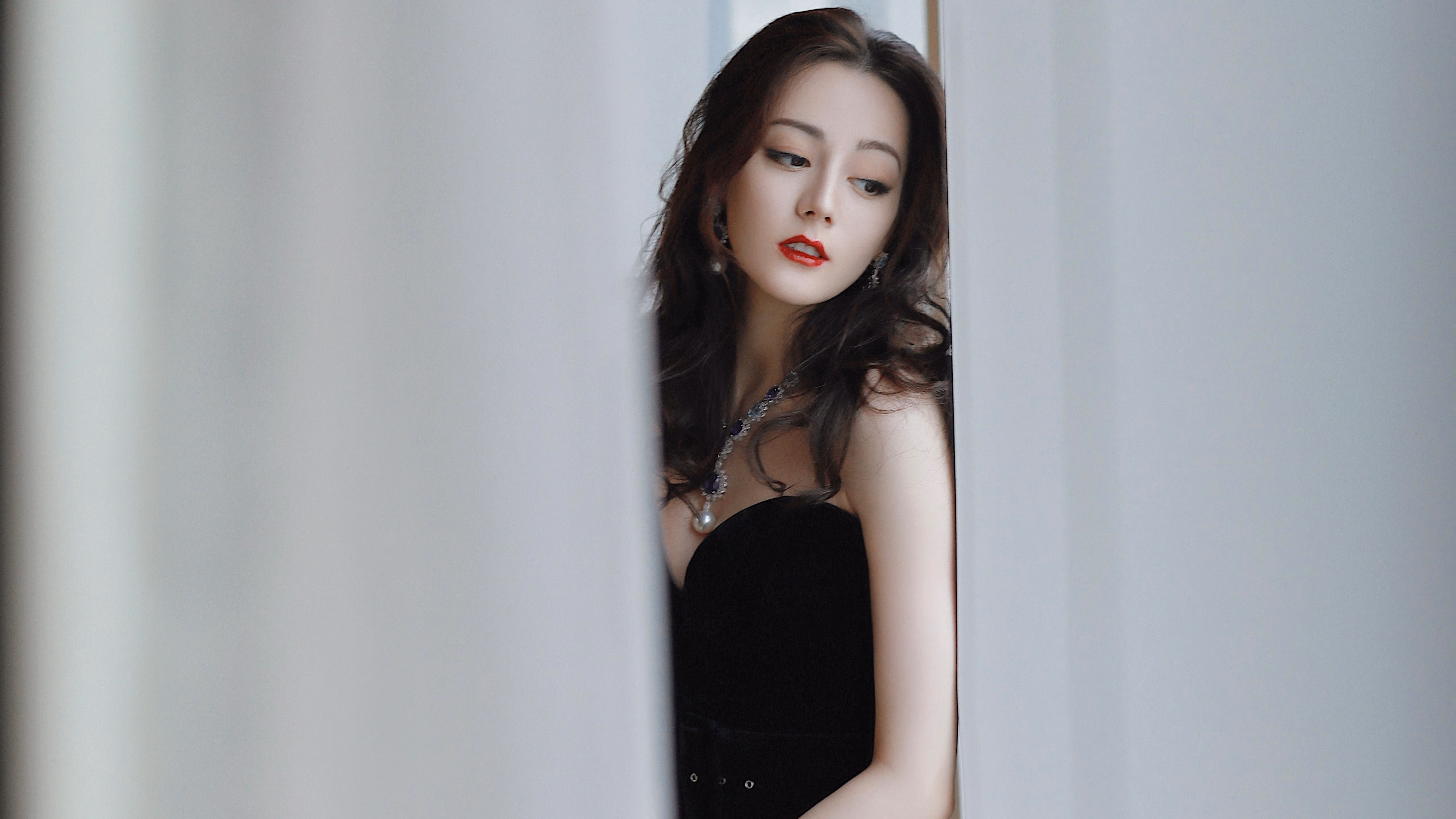 雄鹿与雄狮，当密尔沃基的角抵上深圳的盾，拉文在世界之巅拉满弓弦