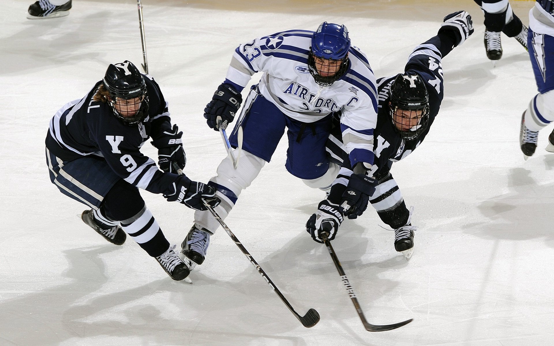 红胎狂飙与高压逼抢，当F1的冠军悬念在莱比锡的红牛环上演